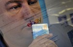 Путин подписал закон о праве правительства РФ менять нормы беспошлинной интернет-торговли